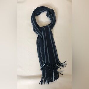 Gap lambs wool Navy and light blue striped scarf unisex one size
